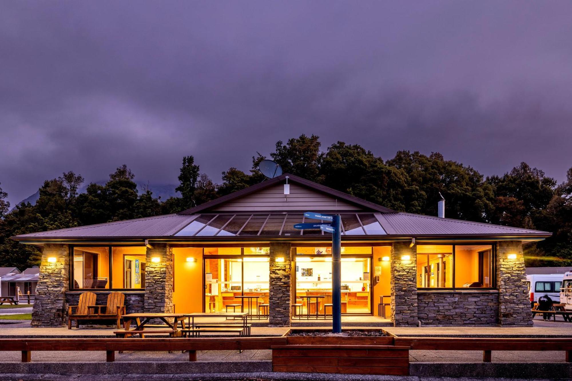 Fox Glacier Top 10 Holiday Park & Motels Eksteriør bilde